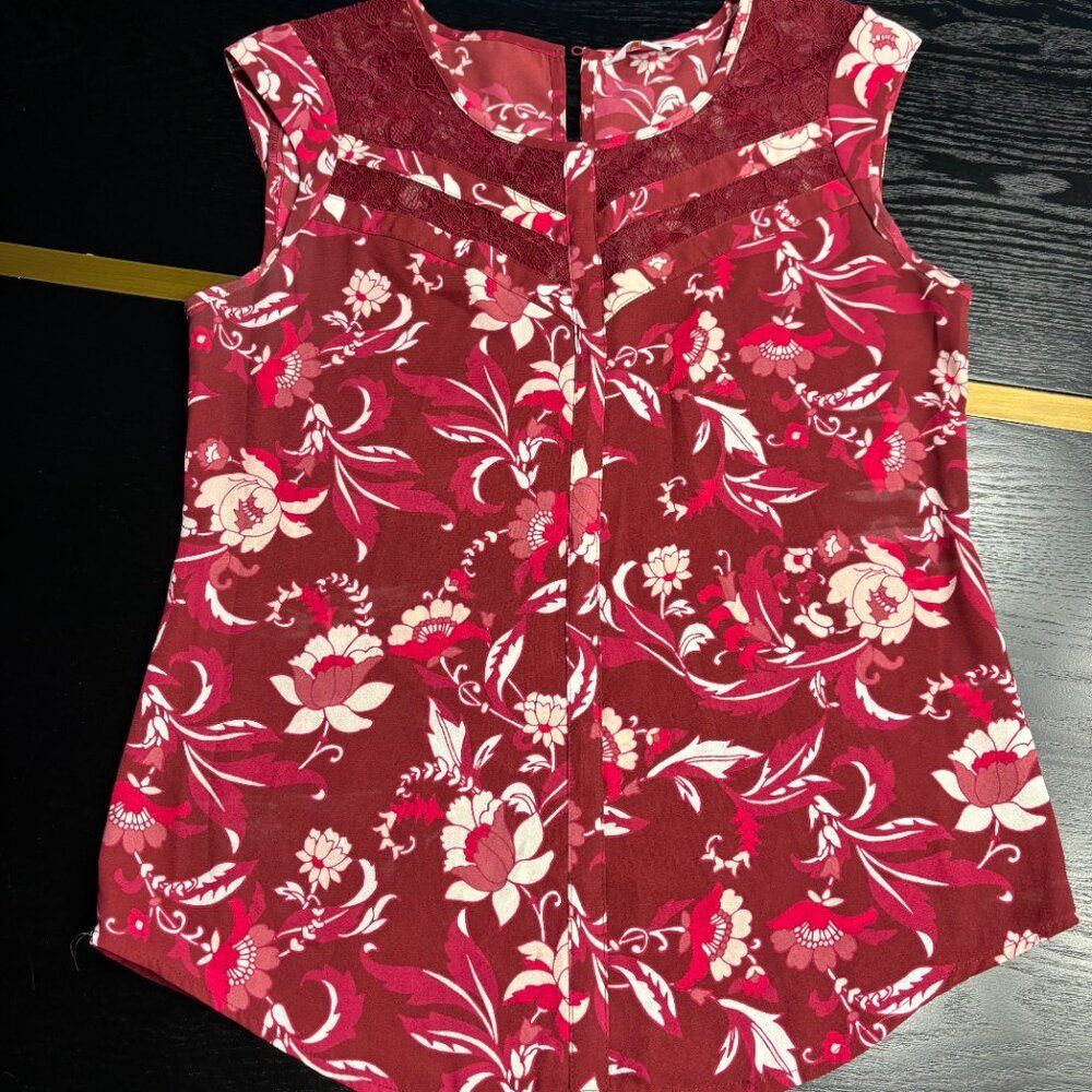 Candies Sleeveless Blouse with Lace Insert Size Small EUC - Picture 4 of 8
